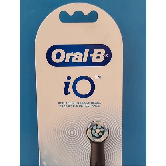Oral-B iO Ultimate Clean Replacement Brush Head - Black (3 Pack) - Picture 3 of 10